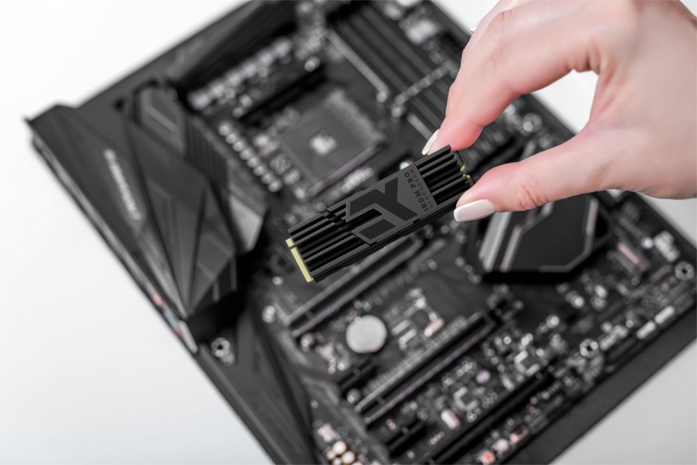 Goodram IRDM PRO | 1TB NVMe SSD | M.2 Gen4 | 7.000MB/s Lezen | 6.850MB/s Schrijven | Heatsink - Afbeelding 10